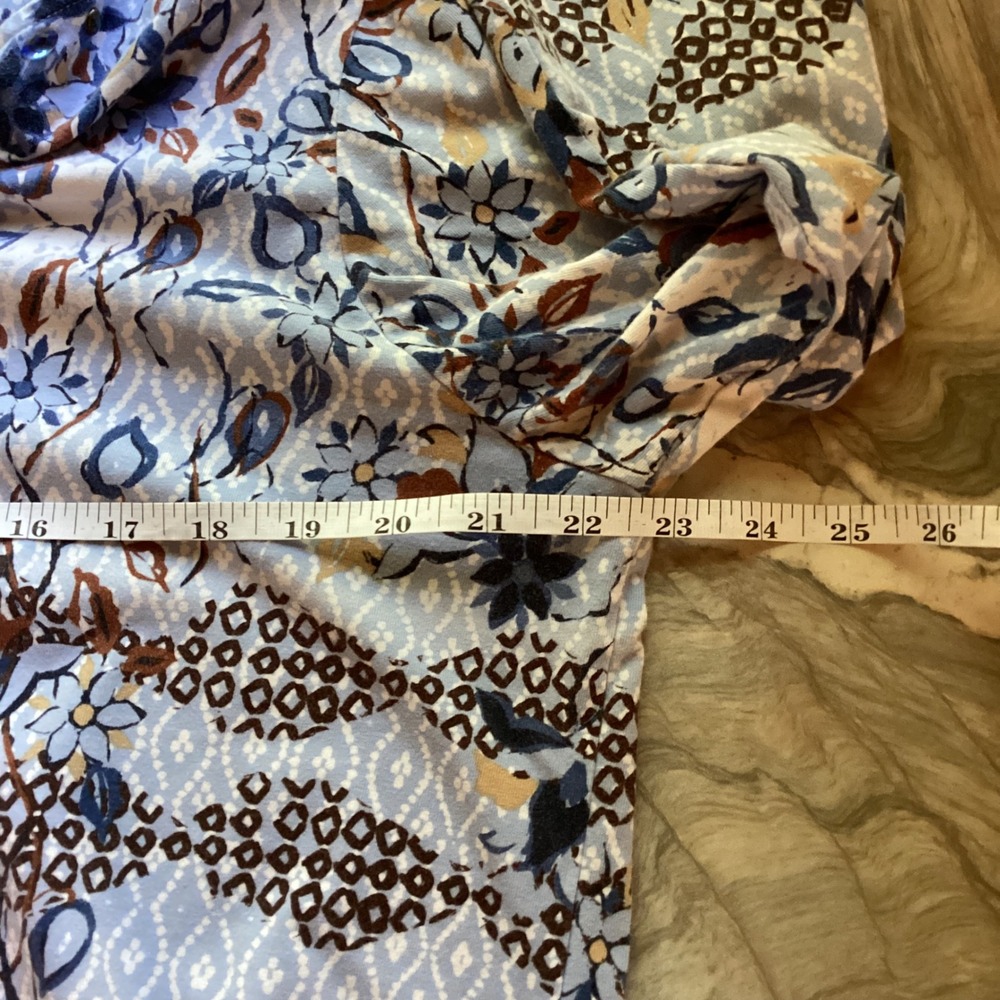 Alfred Dunner Womens Blue Floral Ikat V-Neck Top Rhinestone Studded 3/4 Sleeve L - Picture 9 of 9